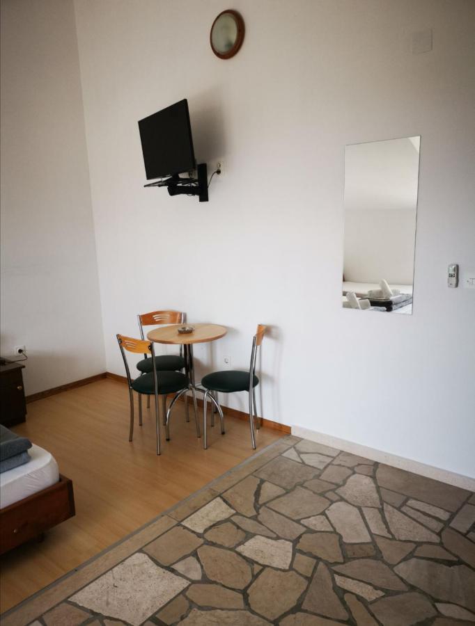 Apartments Plazibat Škrip Εξωτερικό φωτογραφία
