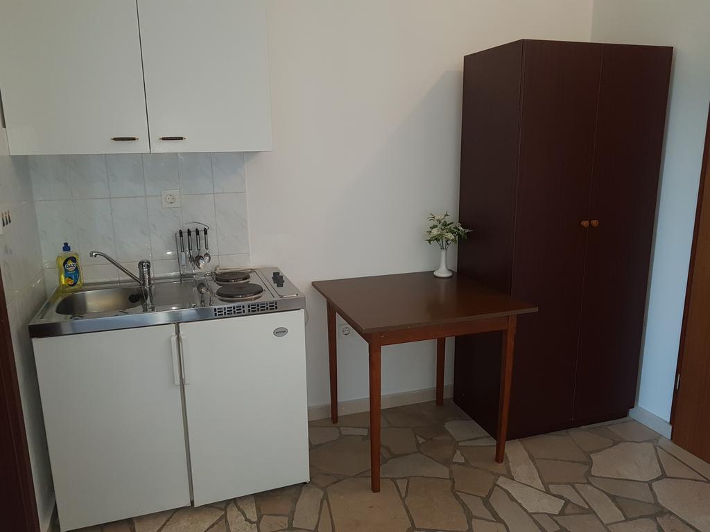 Apartments Plazibat Škrip Εξωτερικό φωτογραφία