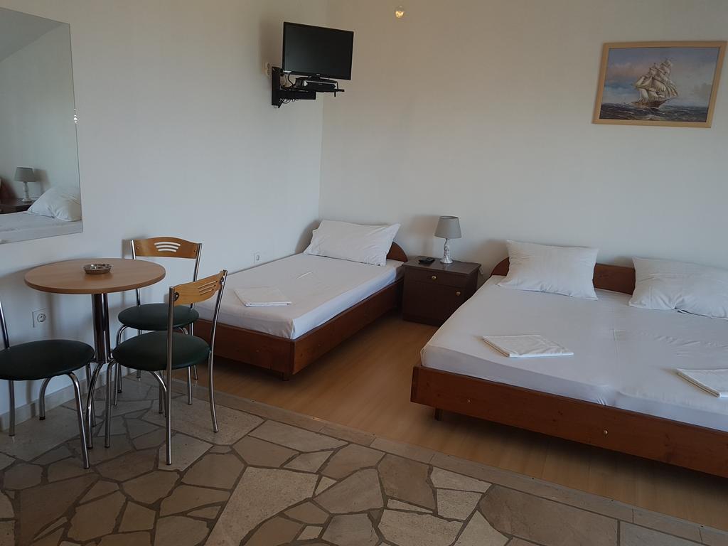 Apartments Plazibat Škrip Εξωτερικό φωτογραφία