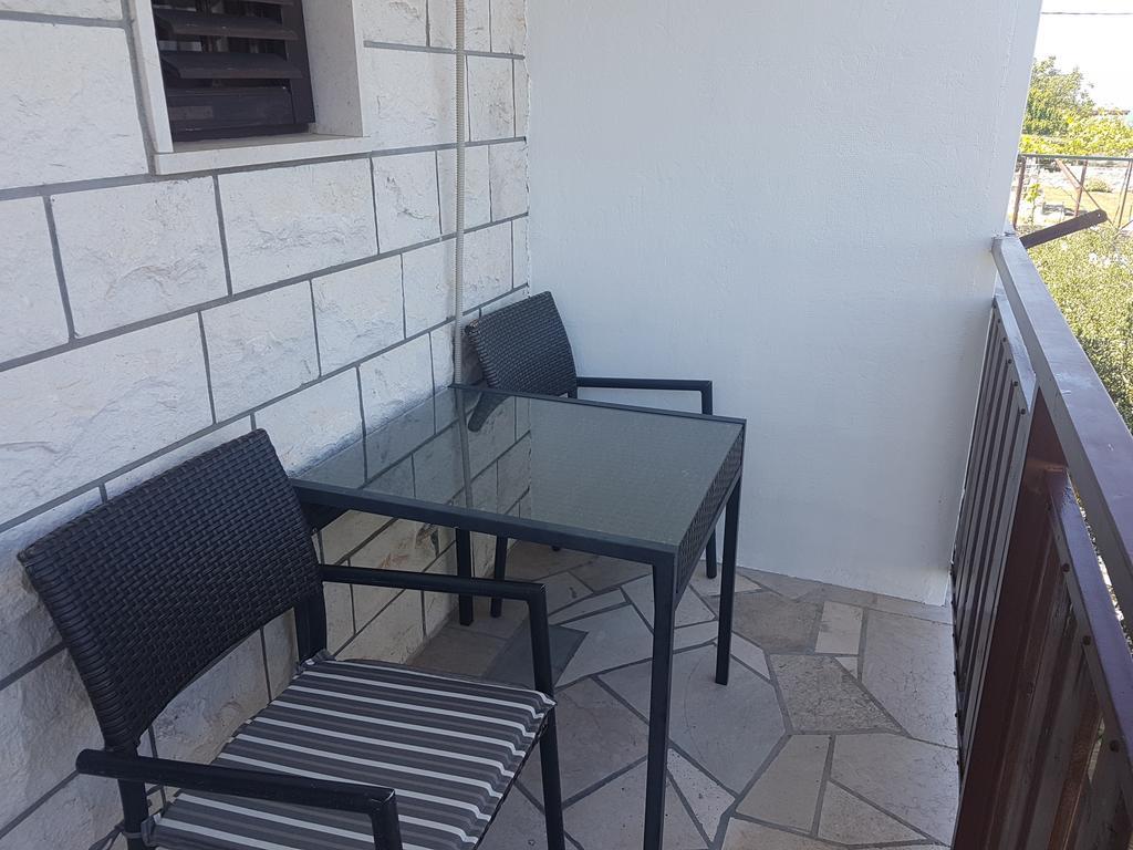 Apartments Plazibat Škrip Εξωτερικό φωτογραφία