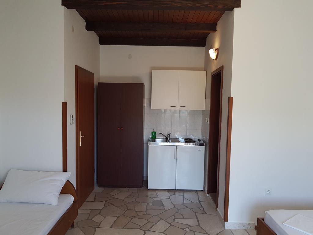Apartments Plazibat Škrip Εξωτερικό φωτογραφία